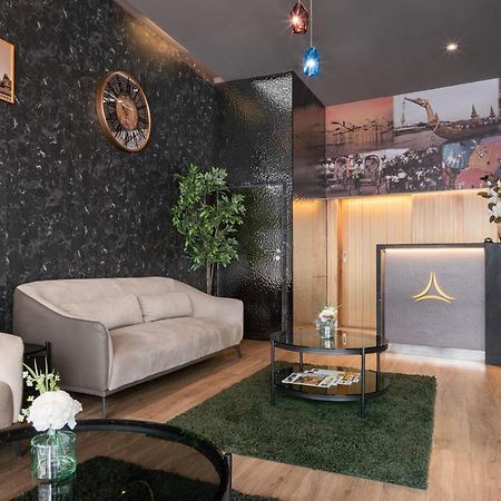 Aspira Gems Center Silom Hotel Банкок Екстериор снимка