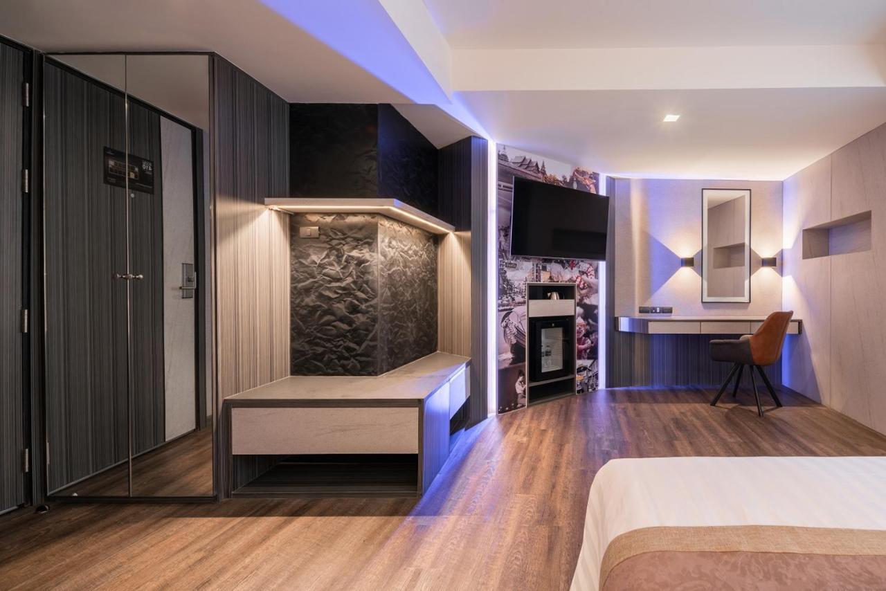 Aspira Gems Center Silom Hotel Банкок Стая снимка