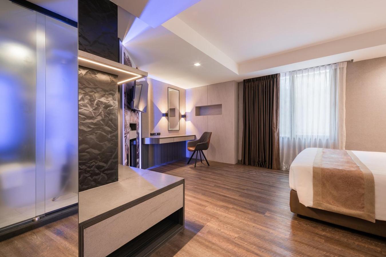 Aspira Gems Center Silom Hotel Банкок Стая снимка