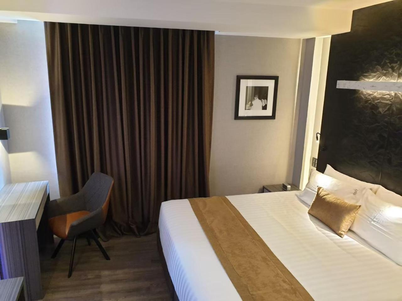 Aspira Gems Center Silom Hotel Банкок Стая снимка