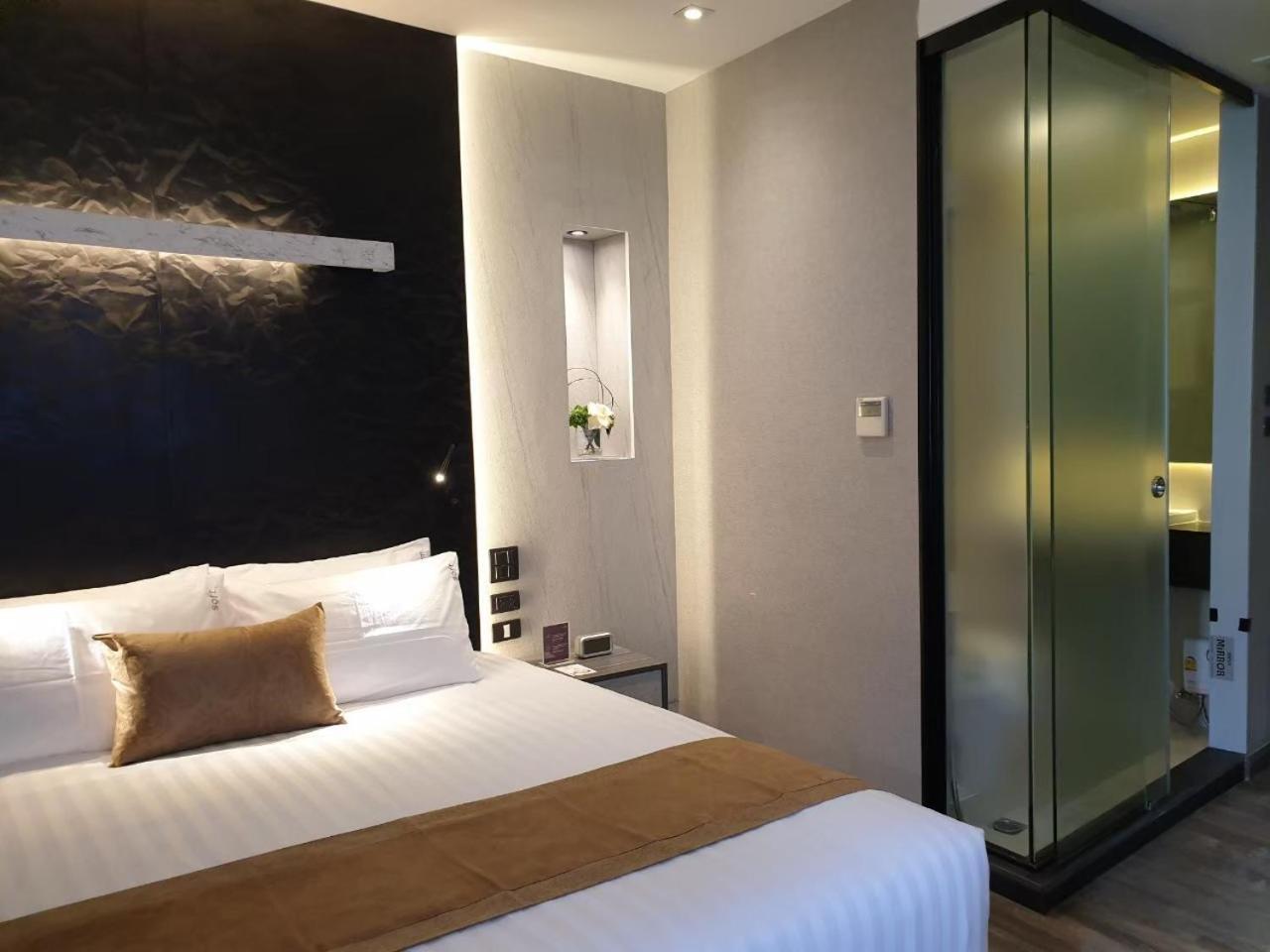 Aspira Gems Center Silom Hotel Банкок Стая снимка